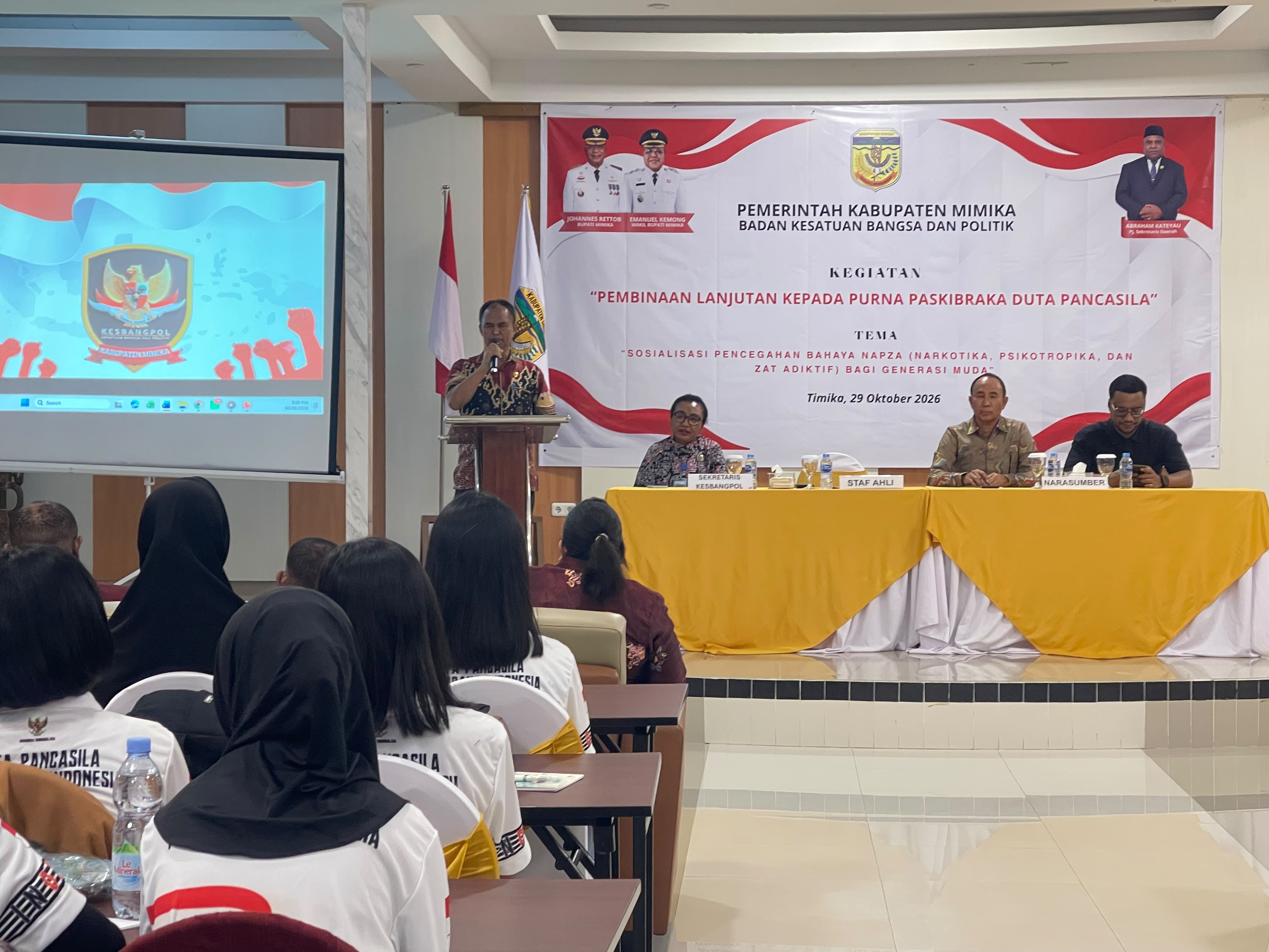Kesbangpol Mimika Perkuat Generasi Muda melalui Sosialisasi Bahaya NAPZA bagi Purna Paskibraka