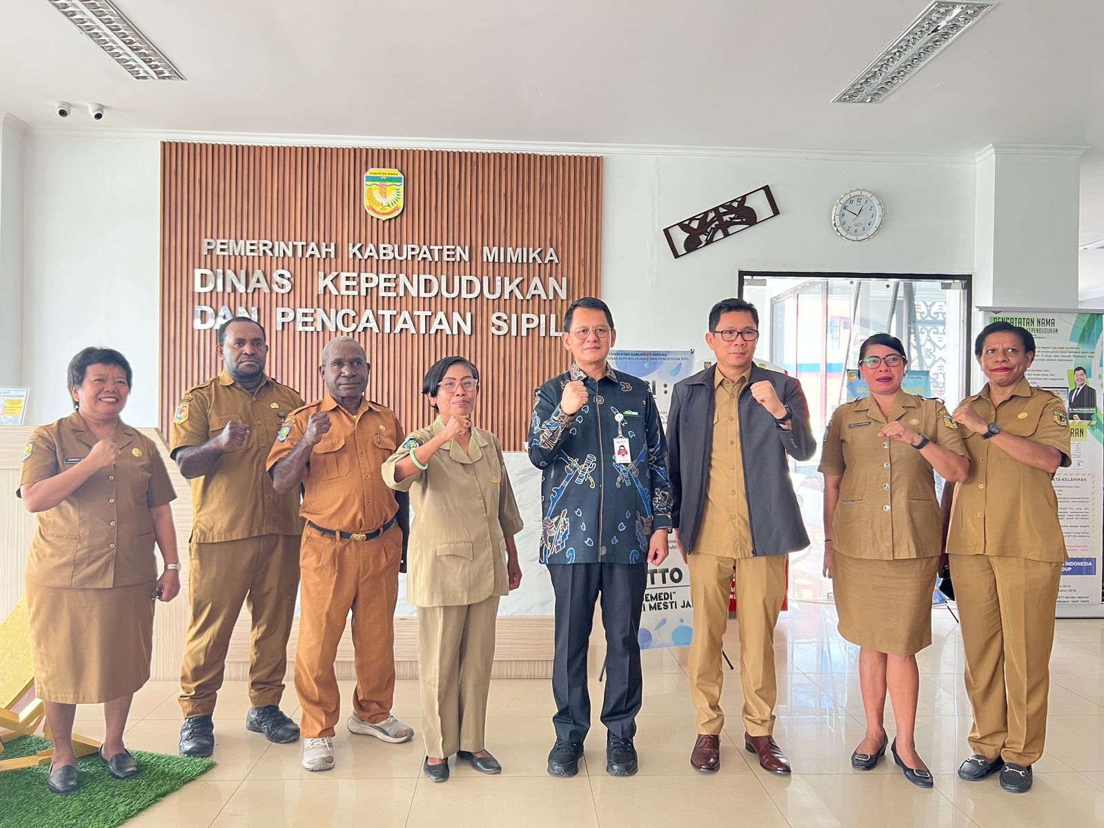 Deputi Bidang Pelayanan Publik Kemenpan-RB dan Pj Bupati Mimika Sidak Fasilitas Pelayanan Publik