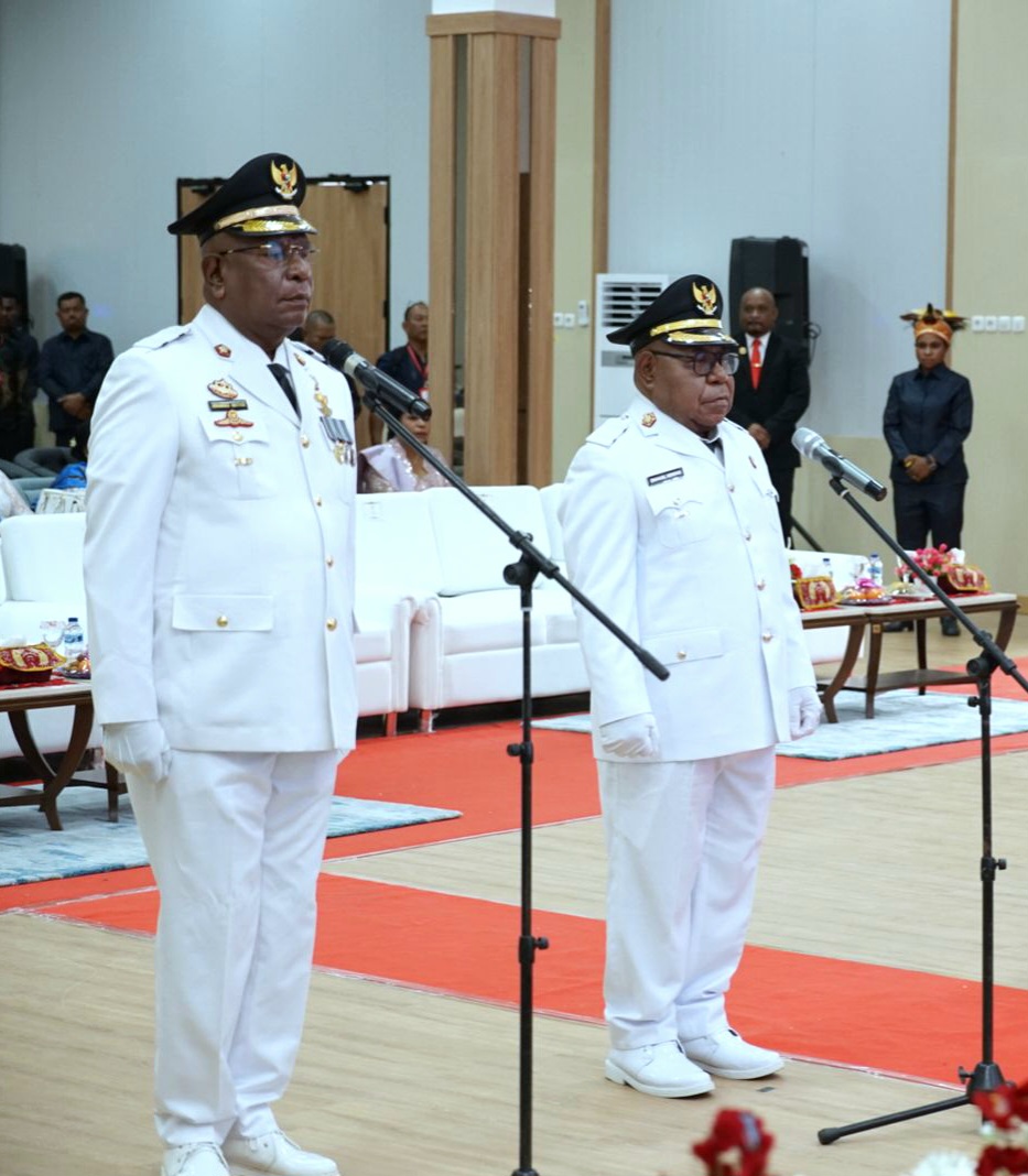 Gubernur Papua Tengah Lantik Bupati dan Wakil Bupati Definitif Kabupaten Mimika dan Puncak Periode 2025 – 2030
