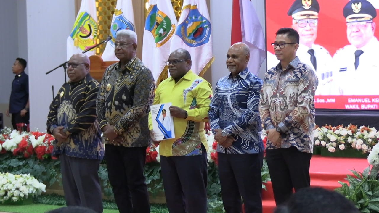 Sertijab Bupati Mimika Berjalan Lancar, Gubernur Pesan Pembangunan Berpihak pada Rakyat