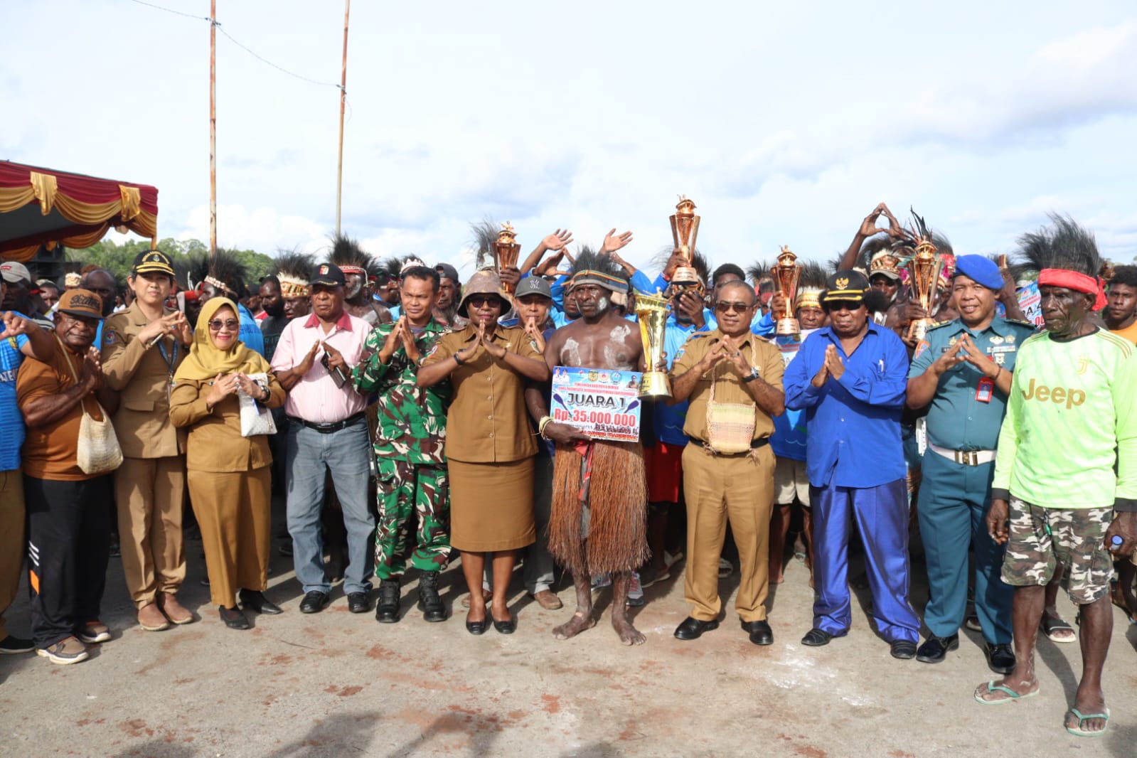 Distrik Amar 2 Juara Festival Lomba Dayung Tradisional 2025