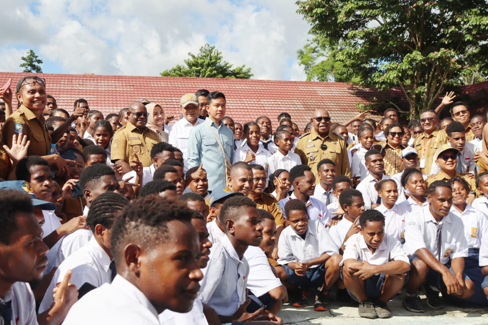 Kunjungan Wapres Gibran Rakabuming Raka di Sentra Pendidikan Disambut Antusias Siswa dan Guru