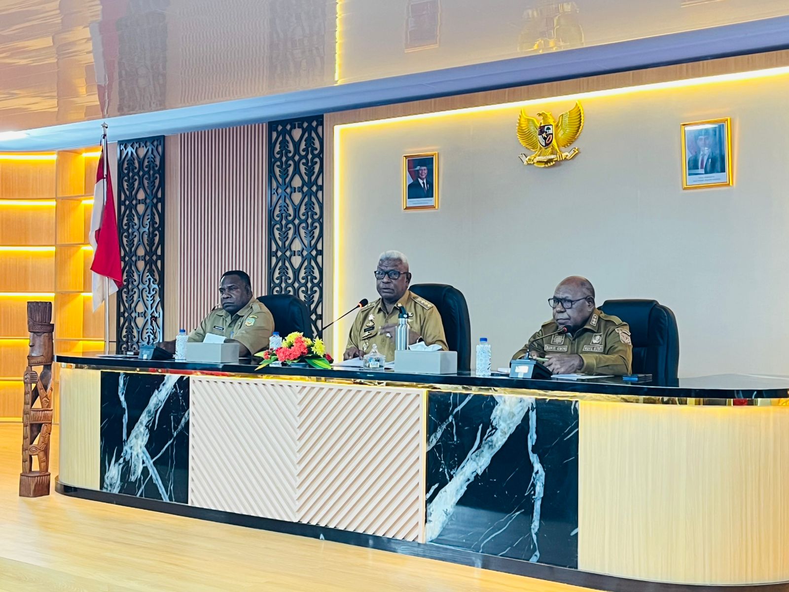 Bupati Mimika Pimpin Rapat Monitoring dan Evaluasi Realisasi Fisik dan Keuangan Program Tahun Anggaran 2026