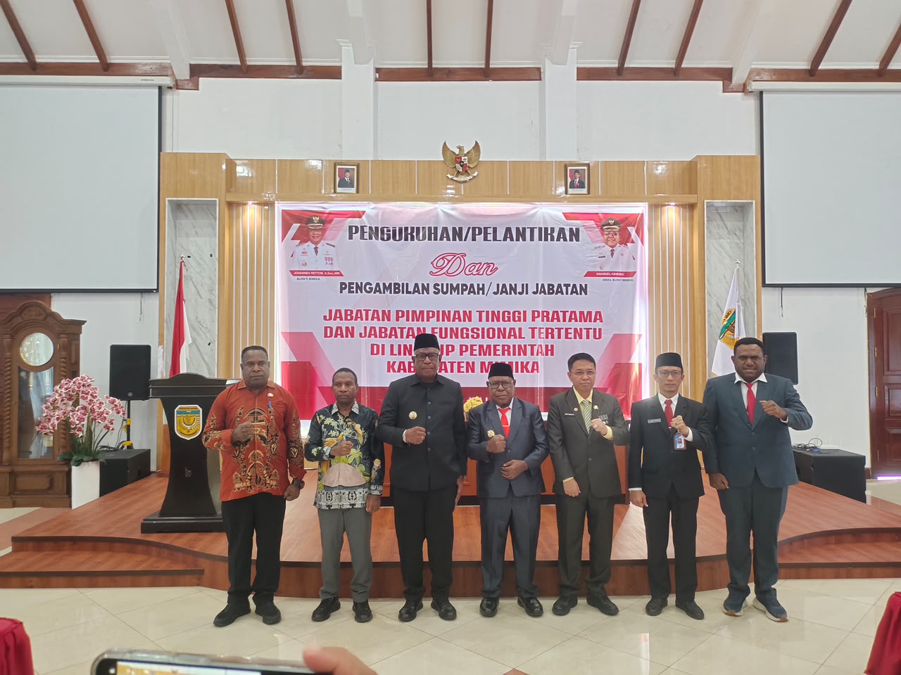 Bupati Mimika Lantik Kepala Inspektorat dan Tunjuk Sejumlah Plt Pejabat Strategis