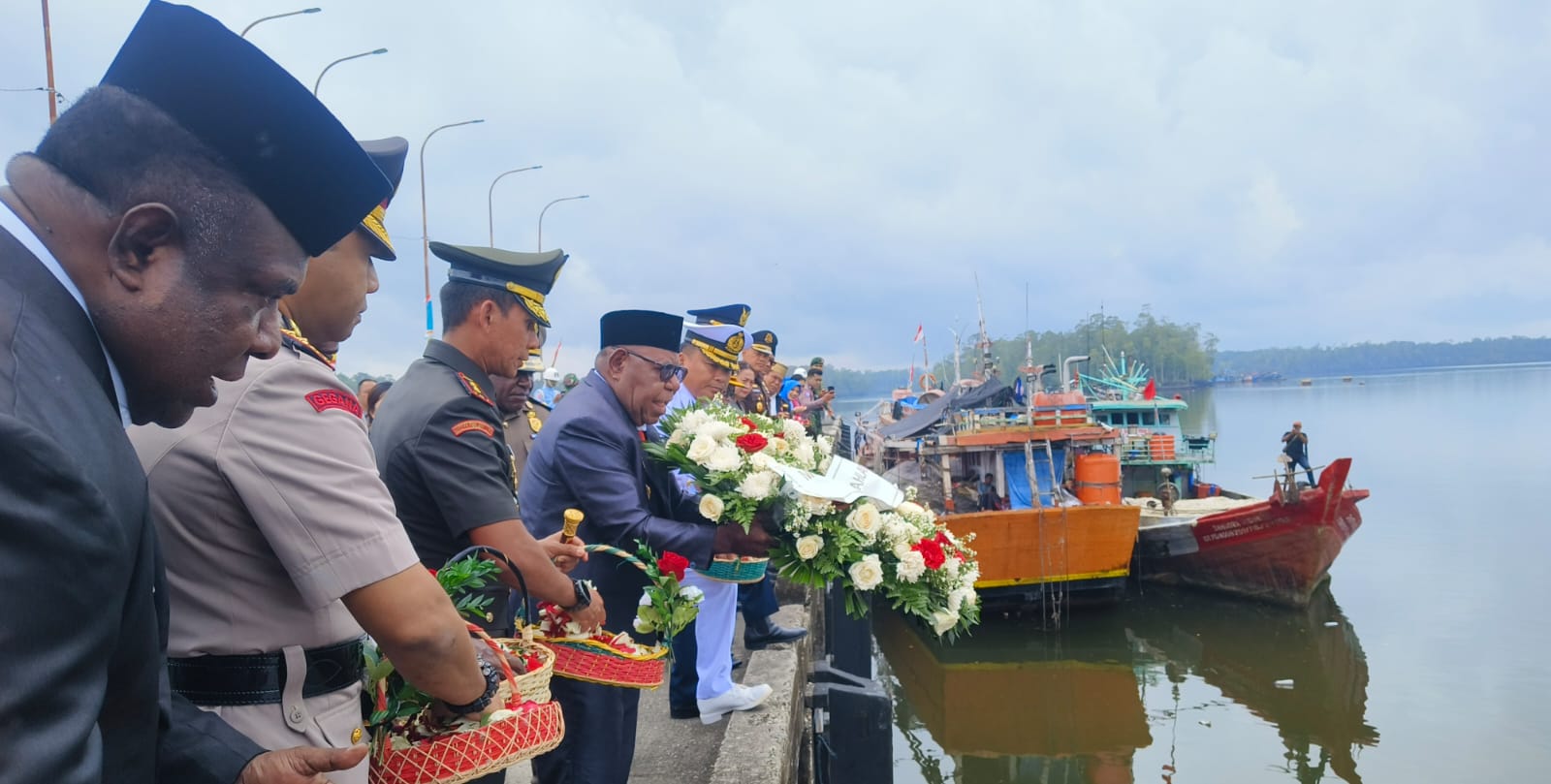 Peringati HUT Ke-81 RI, Wakil Bupati Mimika Pimpin Upacara Tabur Bunga