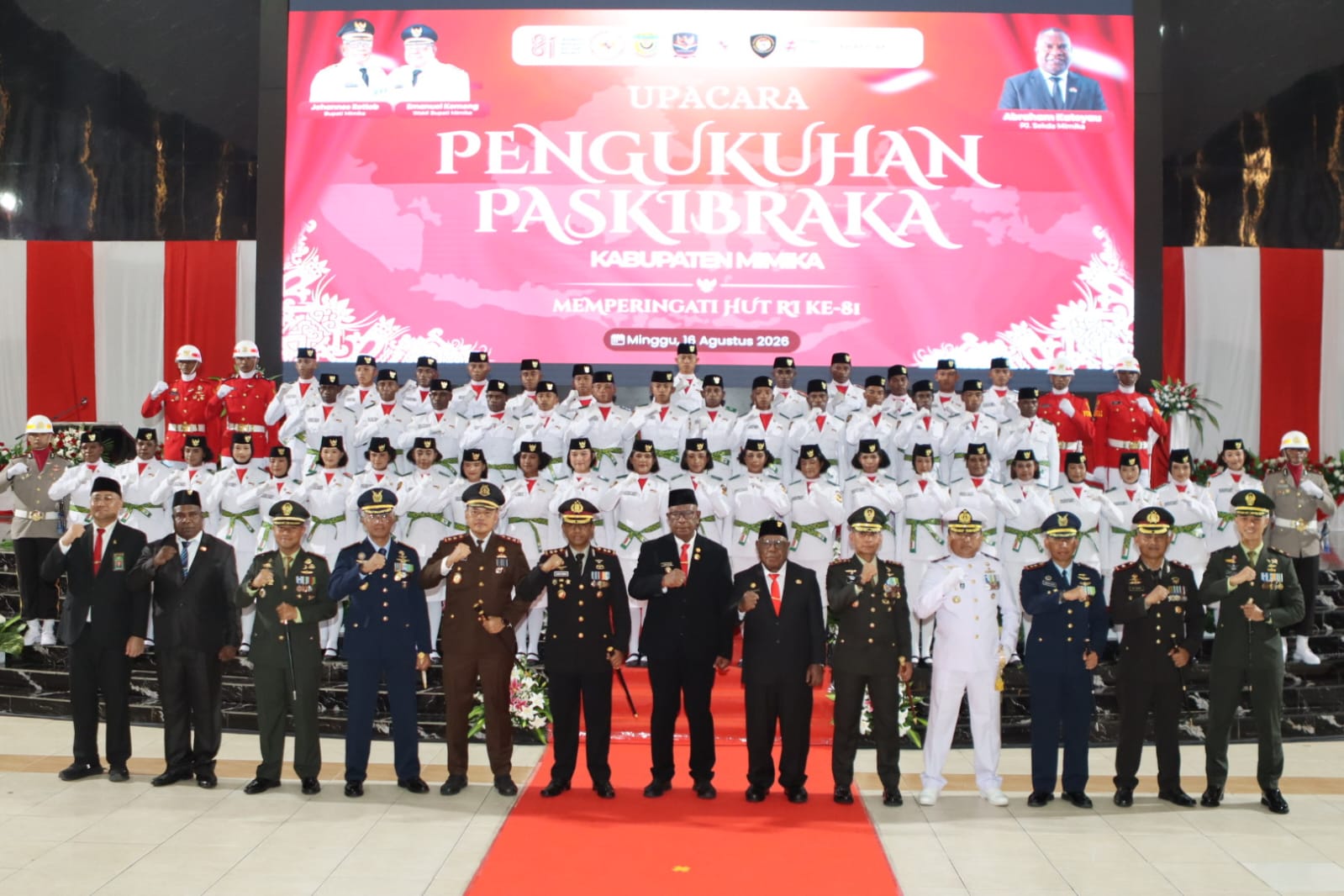 Bupati Mimika Kukuhkan 54 Paskibra, Siap Kibarkan Merah Putih pada HUT ke-81 RI