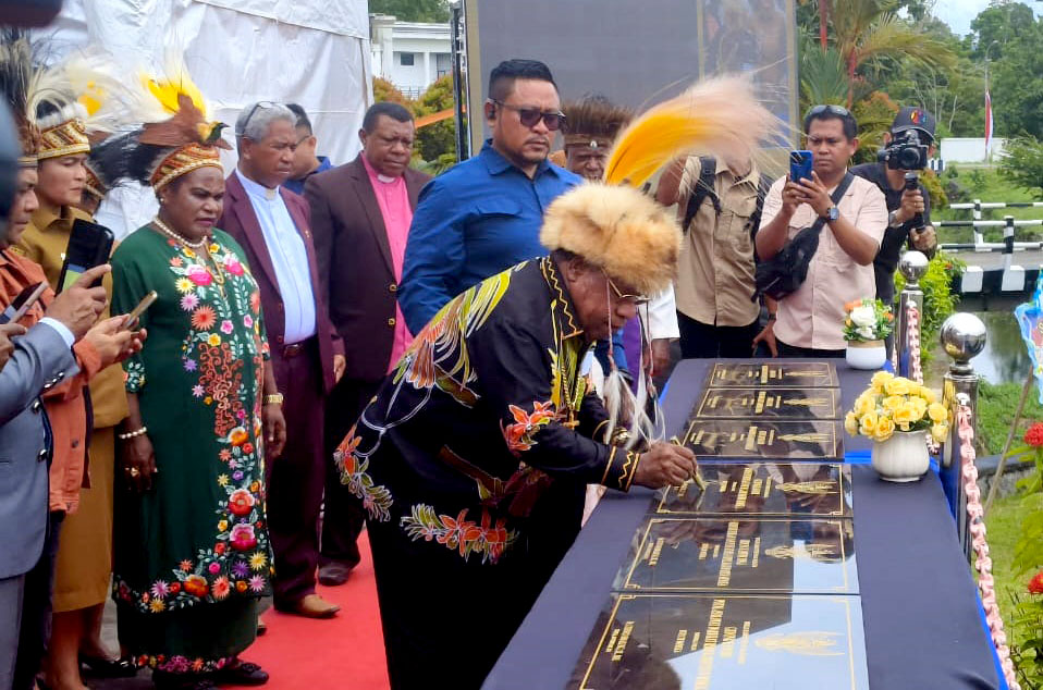 Resmikan 11 Gedung Kantor Baru, Pemda Mimika Gelar KKR dan Panggung Hiburan