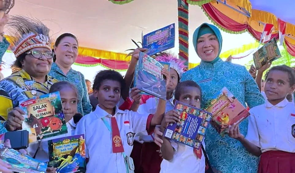 Ketua Umum TP-PKK Pusat Kunjungi Distrik Kwamki Narama, Mimika