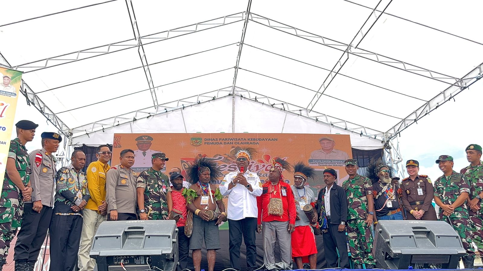 Buka Festival Budaya Lokal Amungme dan Kamoro, Bupati Mimika : Mari Jadikan Mimika Rumah Kita