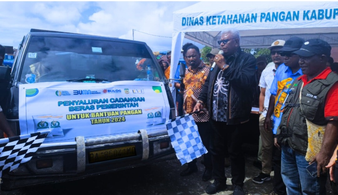 Jelang Idul Adha 1445 H, Pemkab Mimika Serahkan 82 Ekor Hewan Kurban