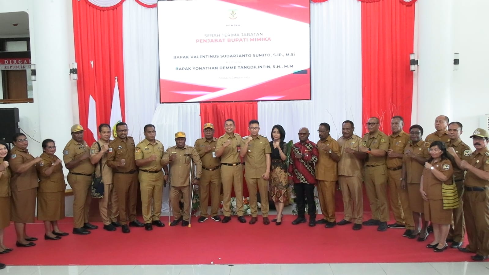 Sertijab Pj Bupati Mimika Berjalan Lancar, Yonathan Demme Tangdilintin Jabat Sebagai Pj Bupati Baru