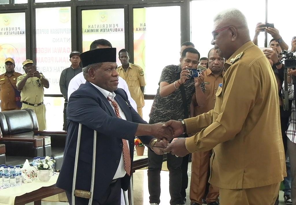 Bupati Mimika Lantik Petrus Yumte Sebagai PJ Sekda Mimika