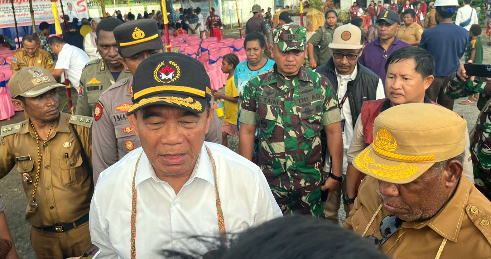 Menko PMK Kunjungi Masyarakat Kelurahan Kamoro Jaya